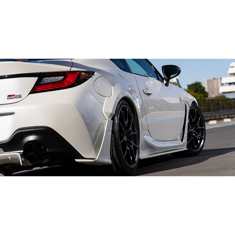 専用ページ　R&B Evasive Motorsports: Artisan Spirits Black Label Rear Side