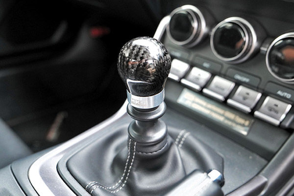 シフトノブ Evasive Motorsports: HKS Carbon Shift Knob - Scion FR-S / Subaru